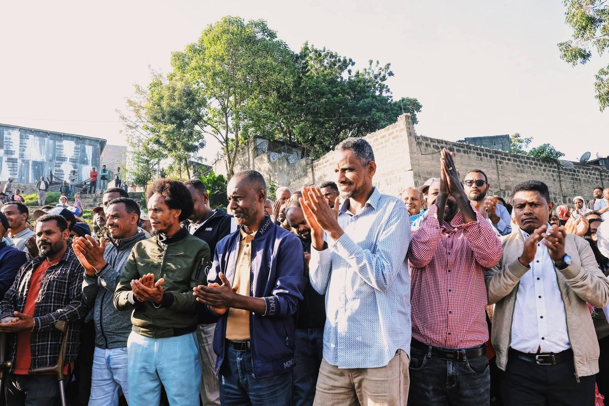 AmnAddis's tweet photo. Mayor Adanech Abiebie Announces Distribution of Workspaces. ​She announced via her official social media that the city administration was handing over sheds and workspaces to 1,278 enterprises and 3,889 operators across all 11 sub-cities.
👇👇👇👇👇
https://t.co/gdSKBRQ4pF https://t.co/IidlXE3mhG