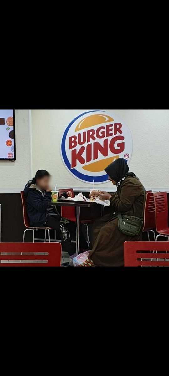 TurkerNuri's tweet photo. Bu insanlık dışı muamele den dolayı. #burgerking @BurgerKing  #boykot ediyorum https://t.co/VySCWNKEP0