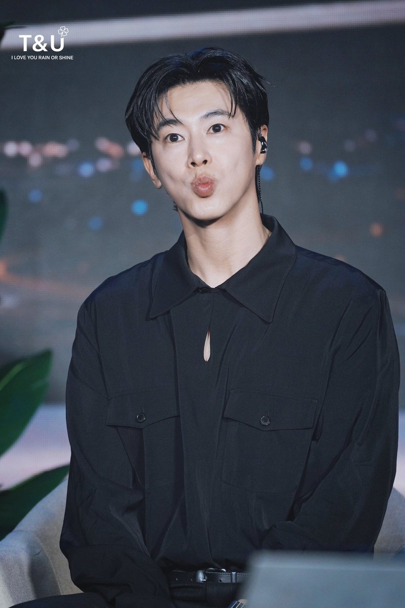 260504 beijing fan meeting

precious black pearl🖤

#UKNOW #유노윤호 #ユンホ
#TVXQ #동방신기 #東方神起
#2026Takeoff #UKNOW_FANMEETING