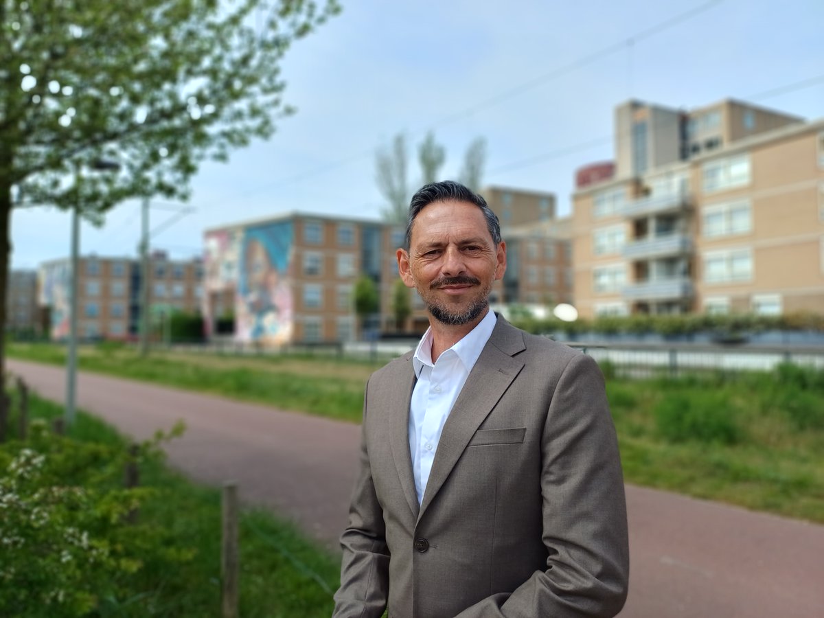 staedion's tweet photo. Vanaf 15 mei start Kay Schellen als nieuwe directeur Onderhoud &amp; Projecten. Kay draagt met zijn kennis en ervaring bij aan goede, betaalbare woningen in buurten waar het prettig wonen is. Meer info: https://t.co/ejDTk4bSMl https://t.co/YWbIF2CpvF