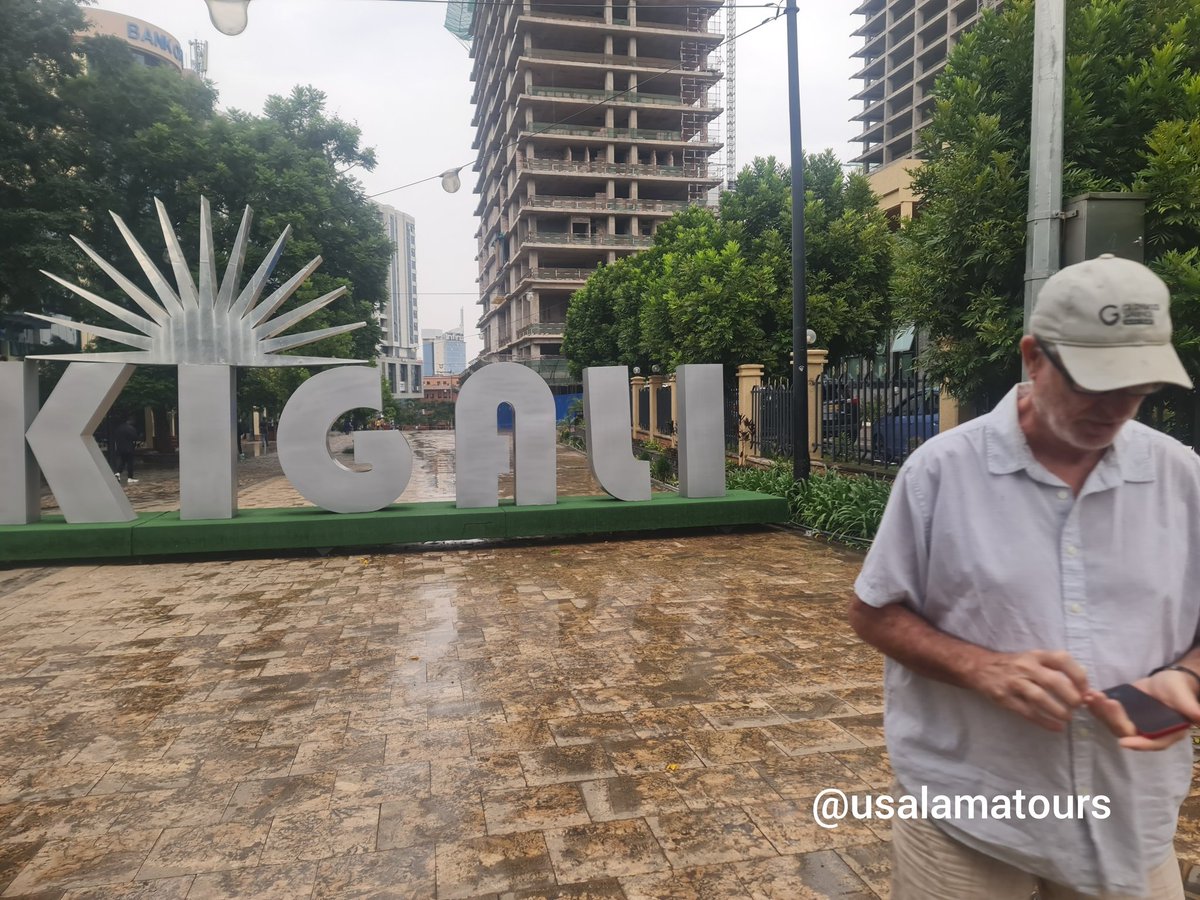 ToursUsalama's tweet image. From chaotic, colourful markets to panoramic city views, Downtown #Kigali never fails to impress. 

We started the day exploring the vibrant streets of Nyamirambo &amp;amp; tasting local flavours in Kigali! 🇷🇼☕ #VisitRwanda #UsalamaTours

Book with us! #KigaliCityTour #summervibes #fly