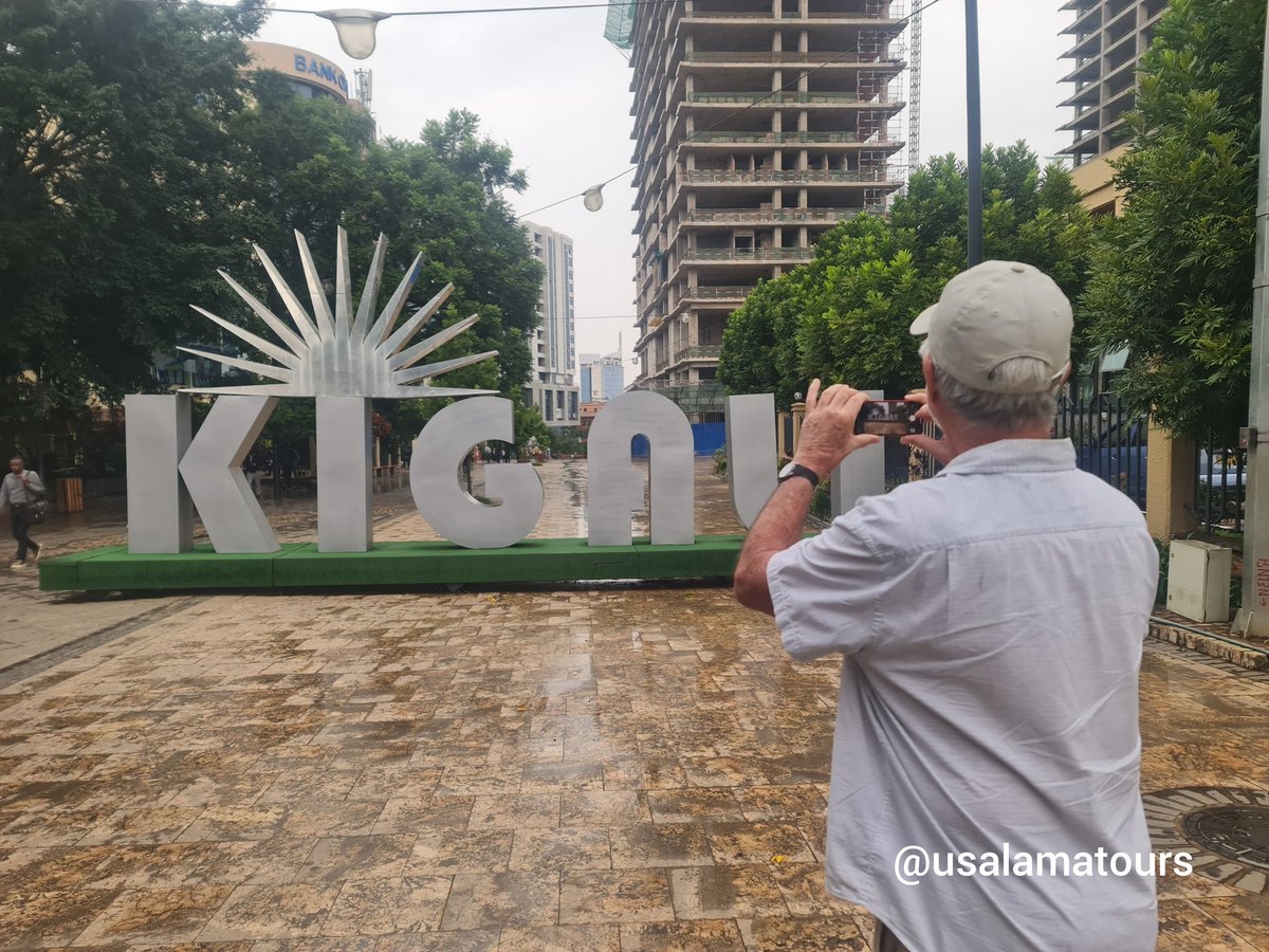 ToursUsalama's tweet image. From chaotic, colourful markets to panoramic city views, Downtown #Kigali never fails to impress. 

We started the day exploring the vibrant streets of Nyamirambo &amp;amp; tasting local flavours in Kigali! 🇷🇼☕ #VisitRwanda #UsalamaTours

Book with us! #KigaliCityTour #summervibes #fly