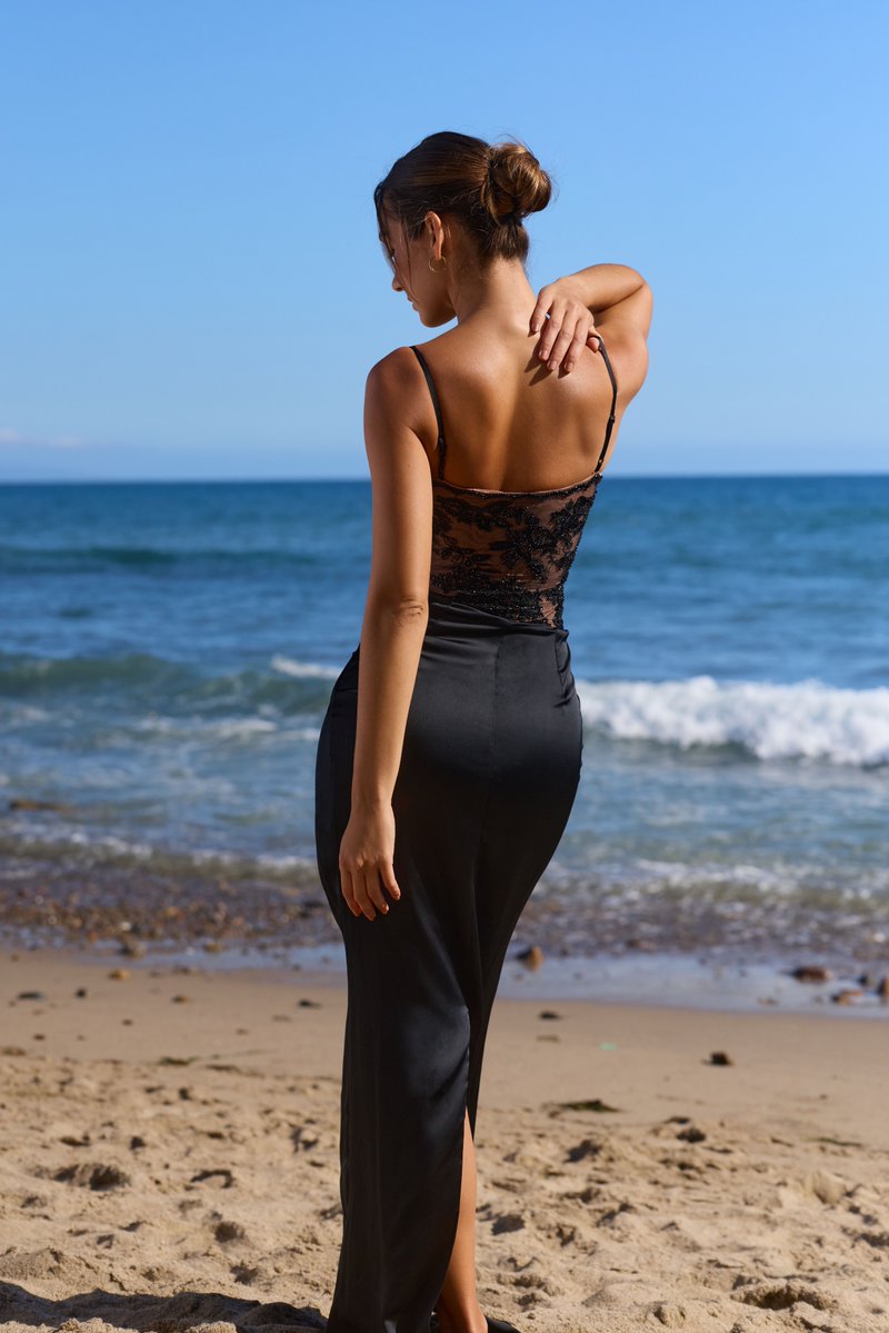 HouseOfCB's tweet photo. The Eliette dress is perfect for your next black-tie event✨ https://t.co/28W3q2EAkH