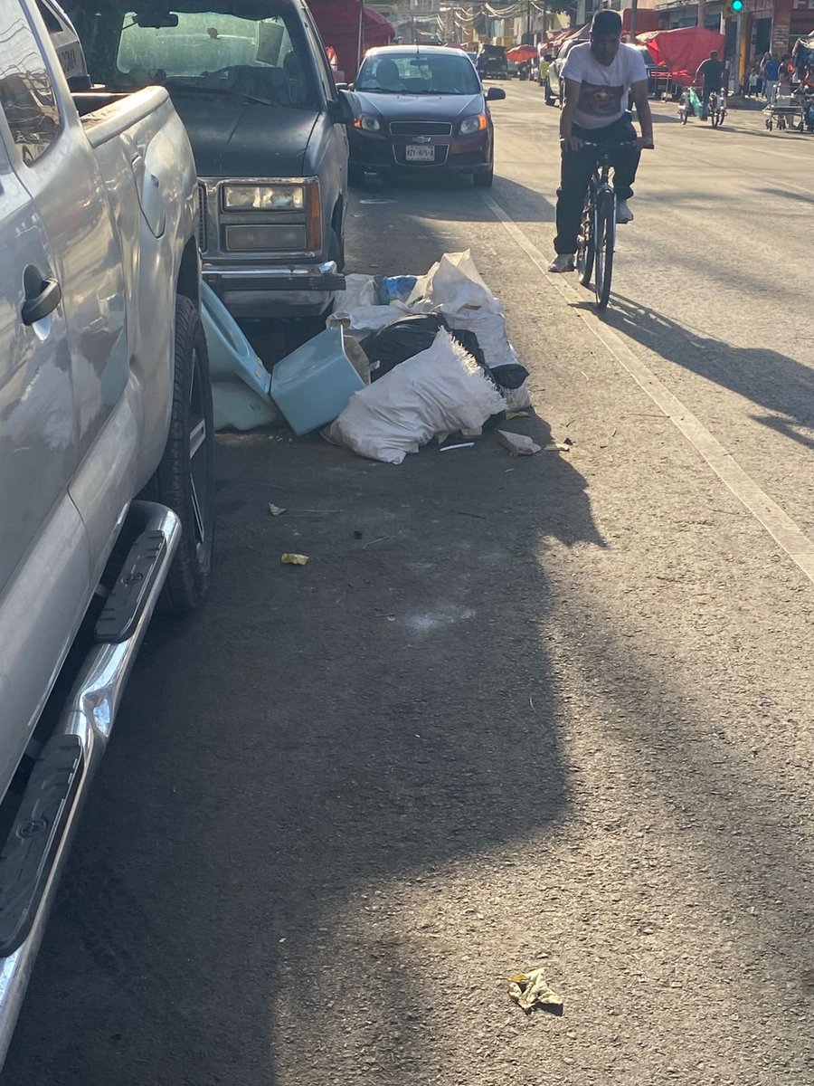 Caro_hp88's tweet photo. @Alcaldia_Coy @giogutierrezag Se pide su apoyo para que se lleven cascajo y basura que vienen a dejar la gente puerca de Santo Domingo.  Tal parece que quieren otro tepito en Santo Domingo. https://t.co/q070kY0QY4