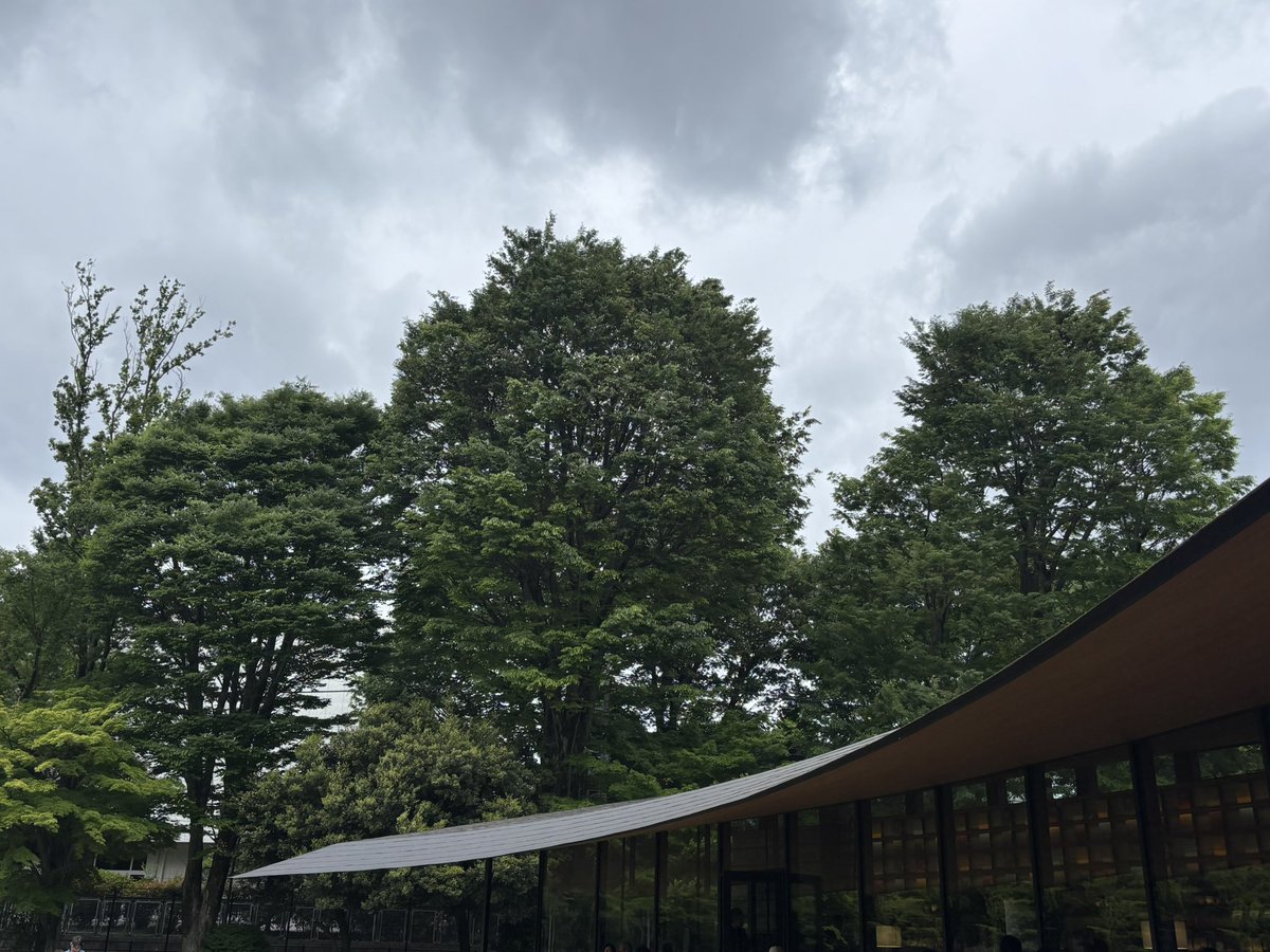 kazui48's tweet photo. まちライブラリーまで散歩👣
避暑地のような場所に本がたくさん！図書館ではなくコミュニケーションツールなのかな。全部にオススメコメントがはさんでありました。 https://t.co/uyqHTrvK9H