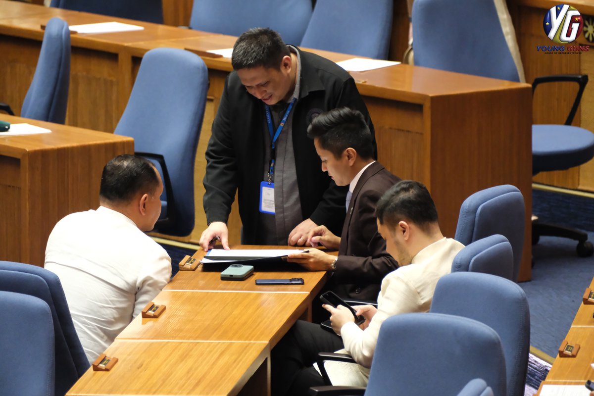 younggunsph_'s tweet photo. Nagbalik sesyon na po ang House of Representatives!

Naging produktibo ang unang araw ng pagbabalik-sesyon sa Kamara! Kahit nasa recess, patuloy na nagtrabaho ang ilan sa ating mga komite upang maproseso ang mga mahahalagang panukala. Kasabay nito, hindi kami tumigil sa paglilingkod — patuloy naming binantayan at inasikaso ang mga pangangailangan ng ating mga kababayan sa aming mga distrito distrito.

Ngayon, panahon na upang isulong ang mga panukalang batas sa plenaryo para sa kapakanan ng bayan at pagsulong ng ating sambayanan.

Salamat po sa patuloy na suporta at tiwala ninyo. Sama-sama tayo para sa mas magandang Pilipinas! 

#younggunsph #bagongpilipinas #20thCongress