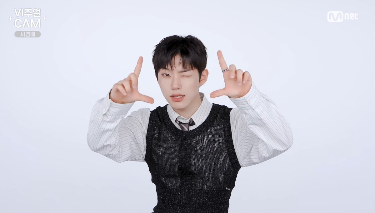 newwave2point0's tweet photo. @MnetKR ˗ˋˏ 카메라롤 준비하고서, 이제 찍어 3 4 ˎˊ˗ 
표정 잘살리는남자 얼빡캠 원없이 볼수잇어서 비주얼캠 너무 사랑합니당🫶🫶 전원비주얼그룹의 비주얼캠 영원히 끝나지않길💕💕💕 
#비주얼캠_CYE https://t.co/H08dNVHVqS