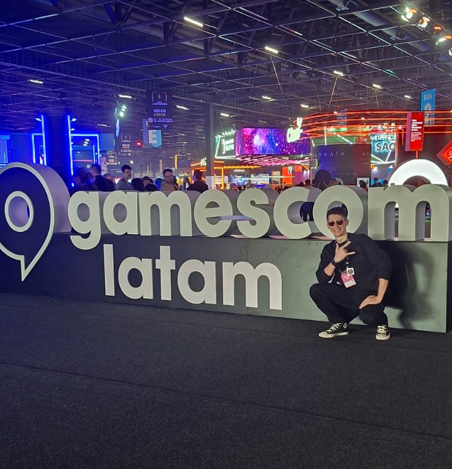 SlipSinotti's tweet photo. Essa edição da Gamescom Latam foi especialmente memorável. Faltam-me palavras para descrever o quanto fiquei feliz com todo o carinho que recebi da comunidade de Ordem Paranormal, e eu não poderia ter mais orgulho de participar dela! +

#OrdemParanormal #Hexatombe #GamescomLatam https://t.co/cZ7bM6teti