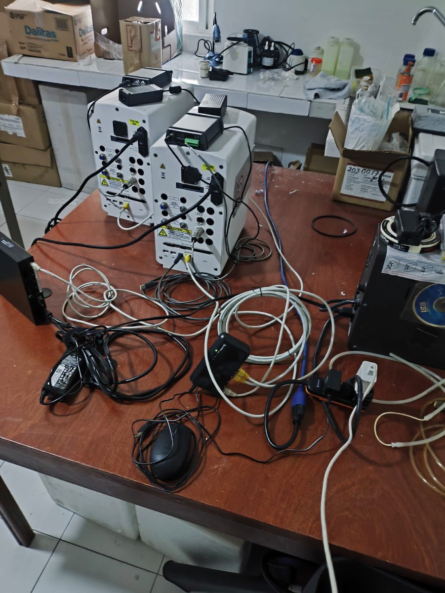 jesconejero's tweet photo. Nuestro equipo de investigadores en anticuerpos monoclonales trabaja en la reactivación de un biorreactor, llevando a cabo su ensamblaje, la verificación de componentes y del software para asegurar su correcto funcionamiento.
@ISSSTE_mx  @martibatres https://t.co/Iy9CjYFVEA