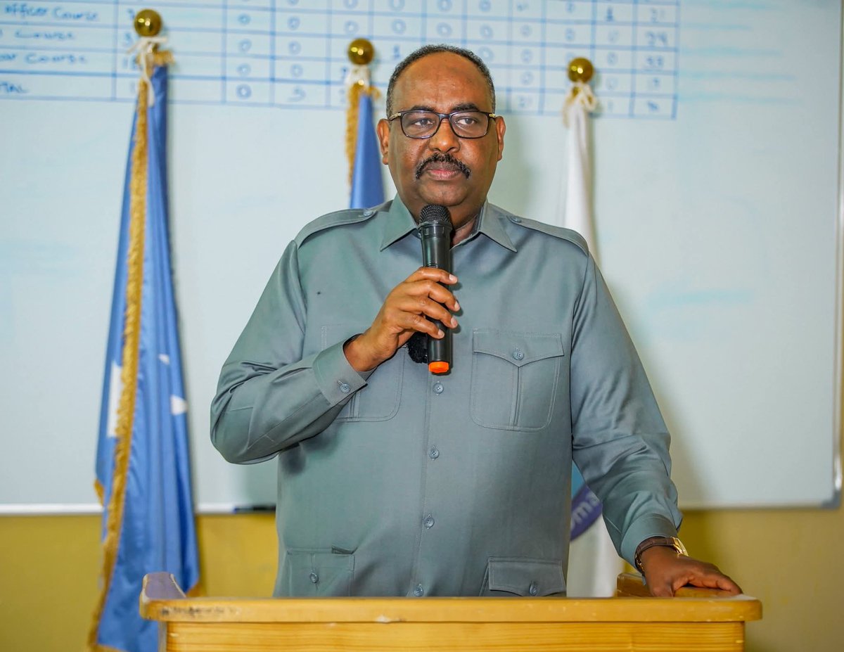Plstatehouse's tweet photo. Madaxweynaha Dowladda #Puntland Mudane @HESaidADeni, ayaa maanta tababar u soo xiray saraakiisha hoggaaminta iyo hubka culus noocyadiisa kala duwan ee hawlgallada la dagaalanka Argagixisada ee #Calmiskaad iyo #Calmadow. https://t.co/aQZ2jPydiy