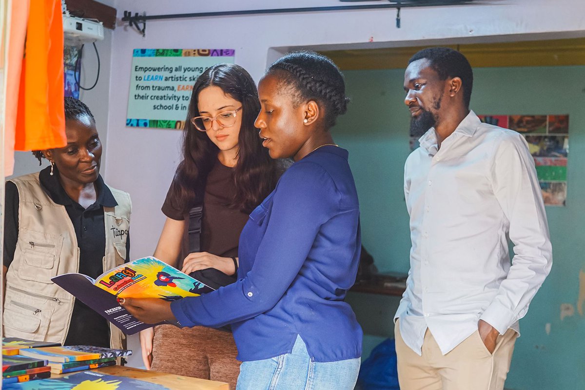 FacesUpUganda's tweet photo. @Tutapona @kalulemma @n_kamanyire @CleverNinsiima @AlenzyArtss @Aksantiart @ntemid More photos: 

#FacesUp #ArtsEducation #ArtbasedMHPSS @mirembe_crystyn https://t.co/q08WT0KJXX