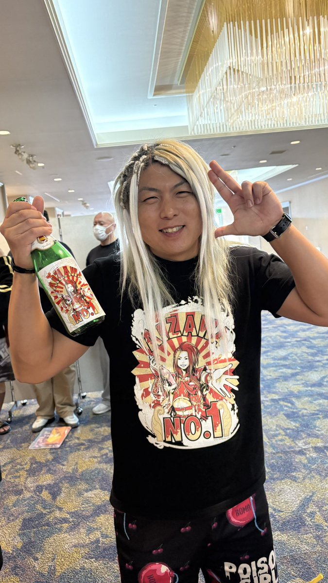 staff_eno's tweet photo. GW中に

2回もシャンパン☆シャンパンしてた🍾🍸

 #ajpw
 #郡山
 #みちのくプロレス
 #仙台
 #愛澤No1
 #北斗軍 https://t.co/Vf0wuXBBNN