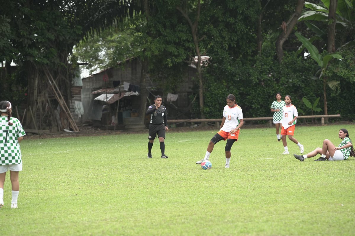 AlcalNaranjito's tweet photo. La cancha del estadio San Elías, en el cantón Naranjito, fue el escenario de una jornada cargada de emoción, talento y verdadero espíritu deportivo, en el marco de este importante torneo organizado por la Prefectura del Guayas. https://t.co/uJiYGk0HiE