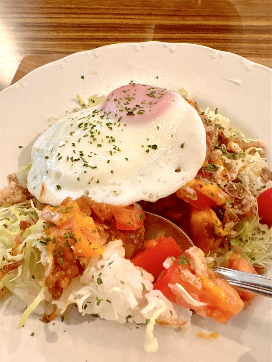 rV7M9yZdW04wwtm's tweet photo. 喫茶ぽんこつの氷を一切使わないバナナジュースが 衝撃的な美味しさでした‼️大にしちゃったけど、飲みきれちゃった😆
タコライスも一つ一つの具材の処理も丁寧。
そしてボリュームもあって最高👏トッピングの目玉焼きも黄身トロ😍
次回はチョコバナナドリンクもいいなあ🤩

#ぶんぶんフォトコン2026 https://t.co/OQf6BX3oh1