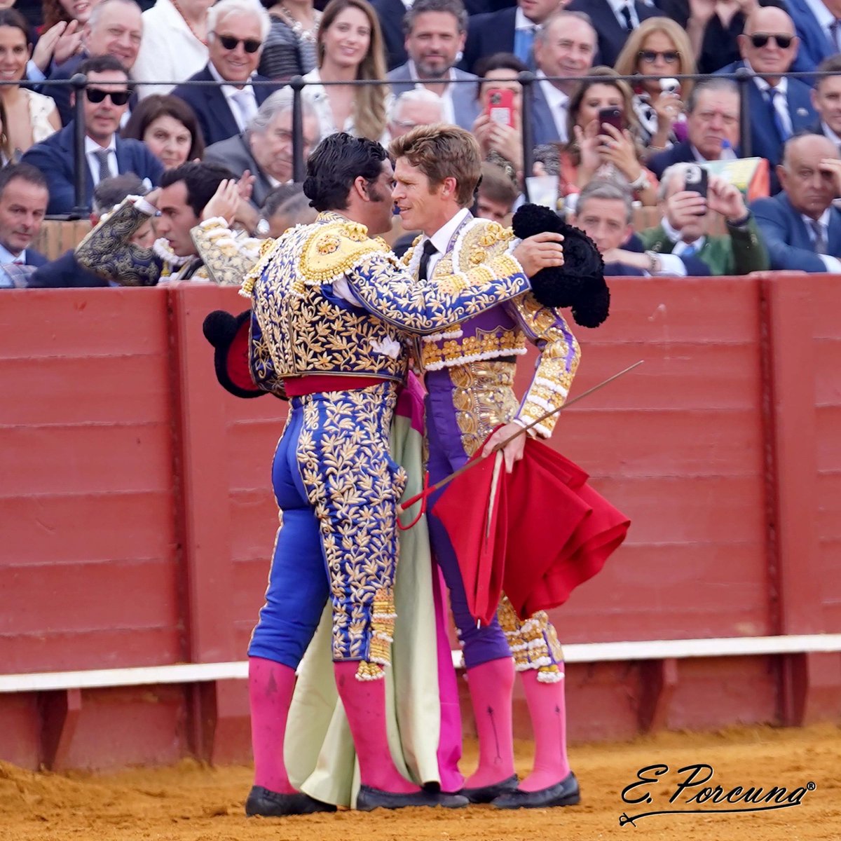 BorjaJimenez92's tweet photo. Hay toreros que marcan una época en el toreo, y el maestro así lo ha hecho. Me siento un privilegiado de compartir tardes con él. Le deseo una pronta recuperación y que vuelva lo más pronto posible a los ruedos. El toreo lo necesita https://t.co/IMfwYOnubp