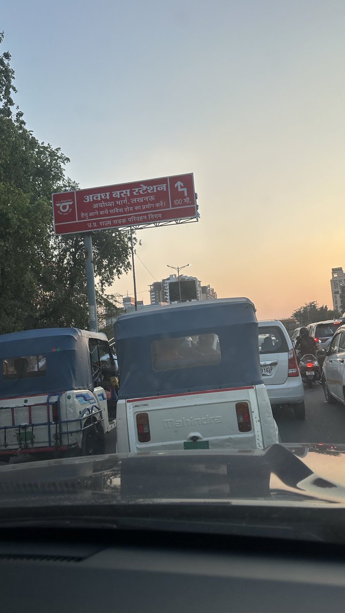 nsishere's tweet photo. @lucknowtraffic @IPSRaveena traffic moving at a snail speed on the one way fly over leading to Chandan hospital &amp; Parijaat apartments. After improving traffic conditions at Kamta, kindly create a blue print to mitigate the traffic congestion here and at Chinhat tiraha. Thanks! https://t.co/UxzggKAWdW