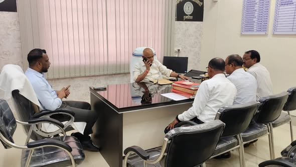 sdm_ro's tweet photo. अनुमण्डल पदाधिकारी, घाटशिला द्वारा डुमरिया अंतर्गत विभिन्न कार्यालय, शाखाओं का निरीक्षण किया गया। इस दौरान प्रखण्ड-अंचल कार्यालय, बाल विकास पदाधिकारी का कार्यालय एवं सामुदायिक स्वास्थ्य केंद्र, डुमरिया के कार्यो का अवलोकन किया। https://t.co/JpNaA5Vyo2