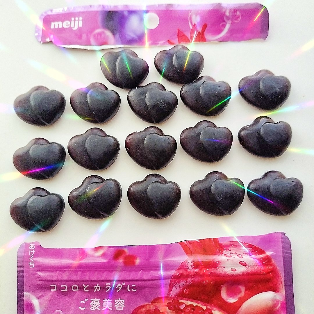 k5896s's tweet photo. 株式会社明治  meiji  
ココロとカラダにご褒美容
🫐FRUBI フルビ  by 果汁グミ
＞ブルーベリー&amp;ザクロ 果汁100
＞コラーゲン3,700mg  ポリフェノール  セラミド配合

#日本グミ協会 #FRUBI #果汁グミ https://t.co/YSr4iExJ6i
