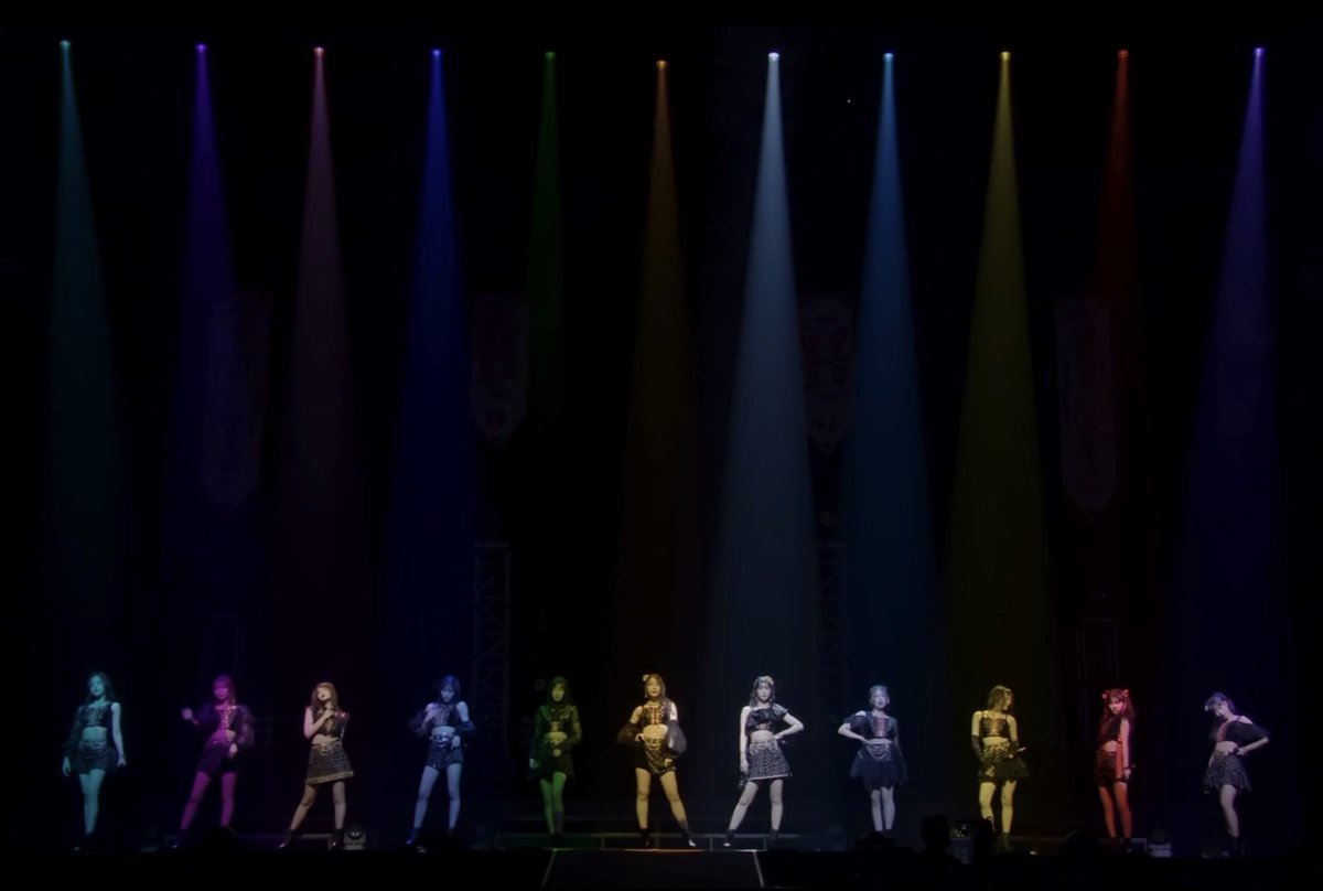 「CHOICE &amp; CHANCE」終わりにメンカラ照明の下に並び立つJuice=Juiceはなんぼあってもええですね…