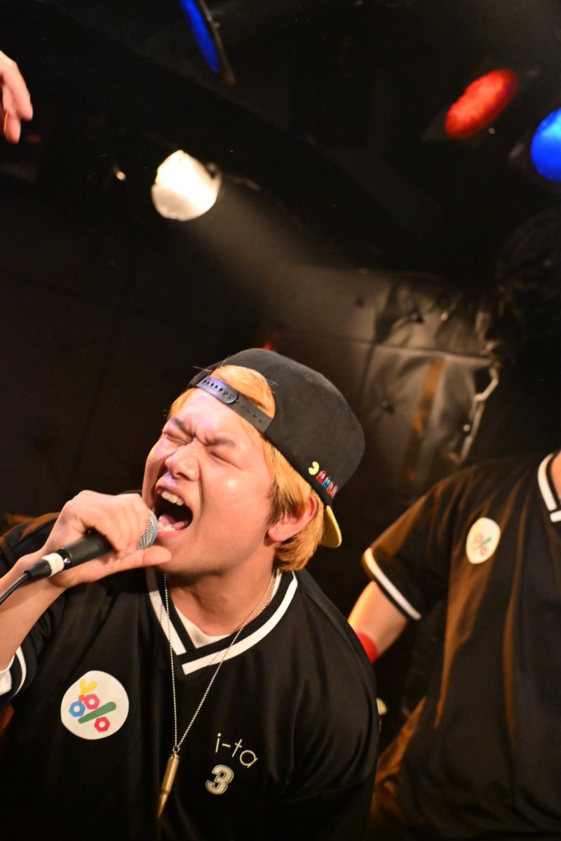 吠えまくる男(<a href="/doonbaan/">翔太郎 VoOlO【ボーロ】🔥11/22 1stワンマン「50/50」開催🔥</a> )を追うのが別のバージョンの吠える男はこちら

 #恒例アテレコ

<a href="/iita_v_o/">良太 from VoOlO【ボーロ】　‼️11/22 1st one-man LIVE開催‼️</a>