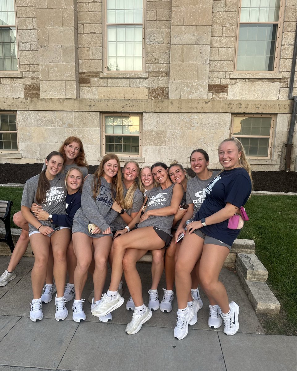 cunevolleyball's tweet photo. its graduation week for our seniors !!🤩🫶🏼👩🏽‍🎓 https://t.co/DHL7epluvI