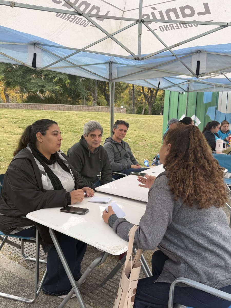 FPLanusHCD's tweet photo. Participamos del Operativo Territorial “Lanús Tu Gobierno” en la Plaza Mariano Morenos, Remedios de Escalada.
Acercamos el @hcdlanus a los vecinos y vecinas para escuchar sus ideas y así mejorar el barrio con el objetivo de construir entre todos y todas #LaCiudadQueNosMerecemos https://t.co/5rOBe3TE83