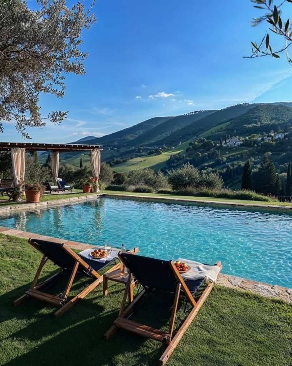 viewsoff's tweet photo. Tuscany, Italy https://t.co/W4qgmDDRzq