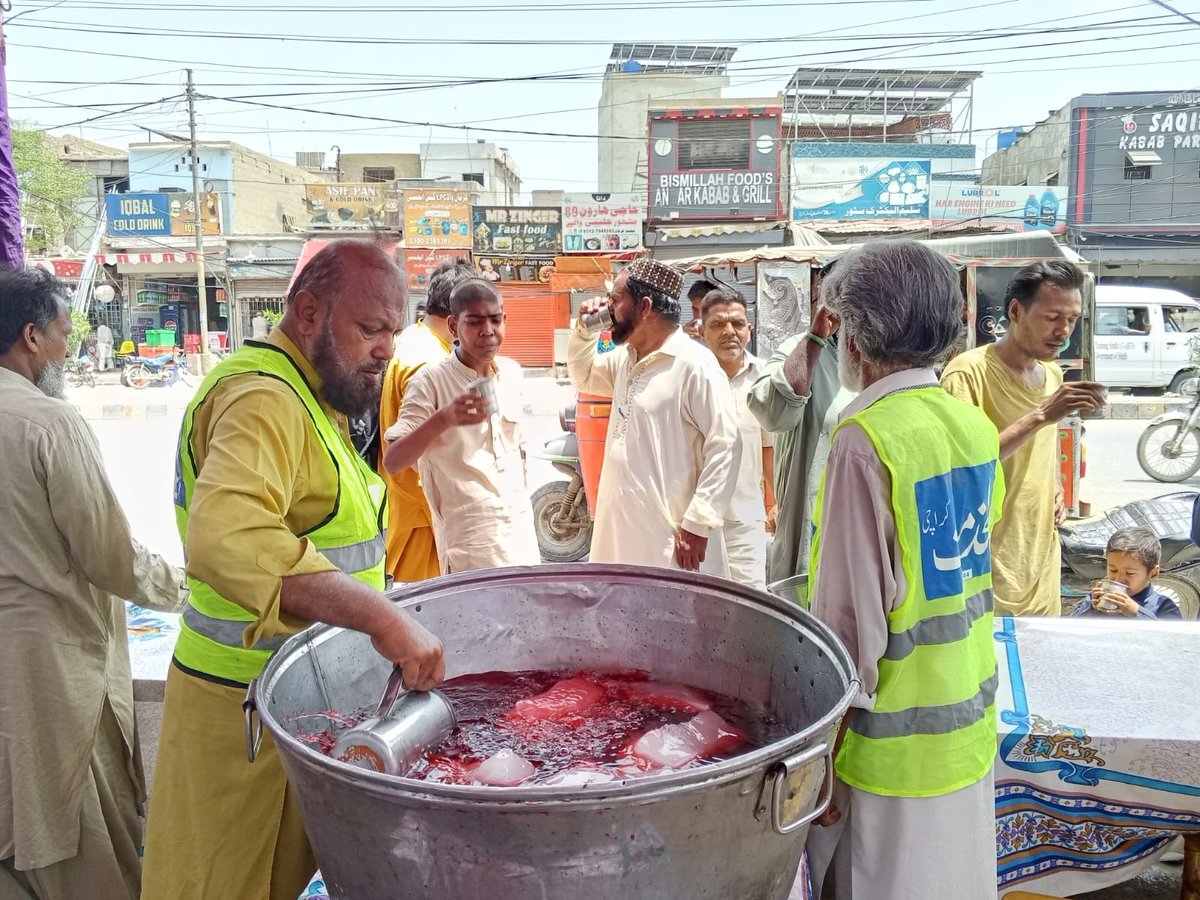 alkhidmatKHI's tweet photo. کراچی میں گرمی کی شدید لہر اور تپتی دھوپ کے دوران شہریوں کو ریلیف فراہم کرنے کے لیے جماعت اسلامی اور الخدمت کے رضاکار میدانِ عمل میں موجود ہے۔

#Heatwave #KarachiHeat #ReliefCamp #Karachi #Alkhidmat #ServiceToHumanity https://t.co/RoeErLYGYv