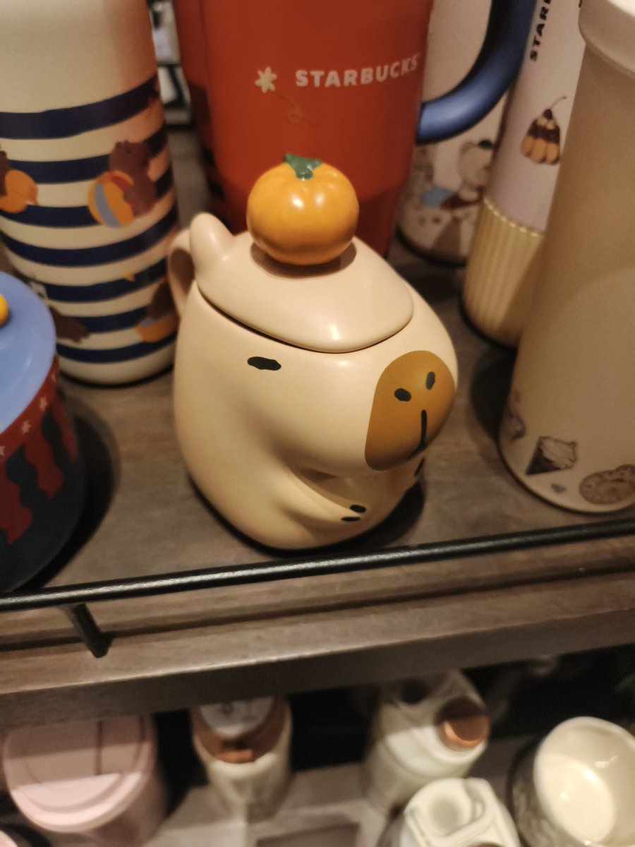 Ravynmysst's tweet photo. 🔴NOW LIVE!
Come &amp; Rawr with us in Marvel Rivals! ✨

Look at this Capybara! 
https://t.co/4zxmE5mZCF

#RavynLive #PHVtuber #ENVtuber #VirtualTuberos #V2BEROS https://t.co/x3NXQIGdTT