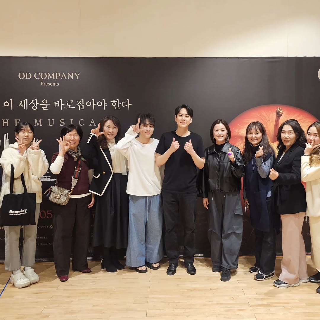구척장신 규라이토 모음🖤
울오빠 다리 이메다🥹 
#규현 #KYUHYUN