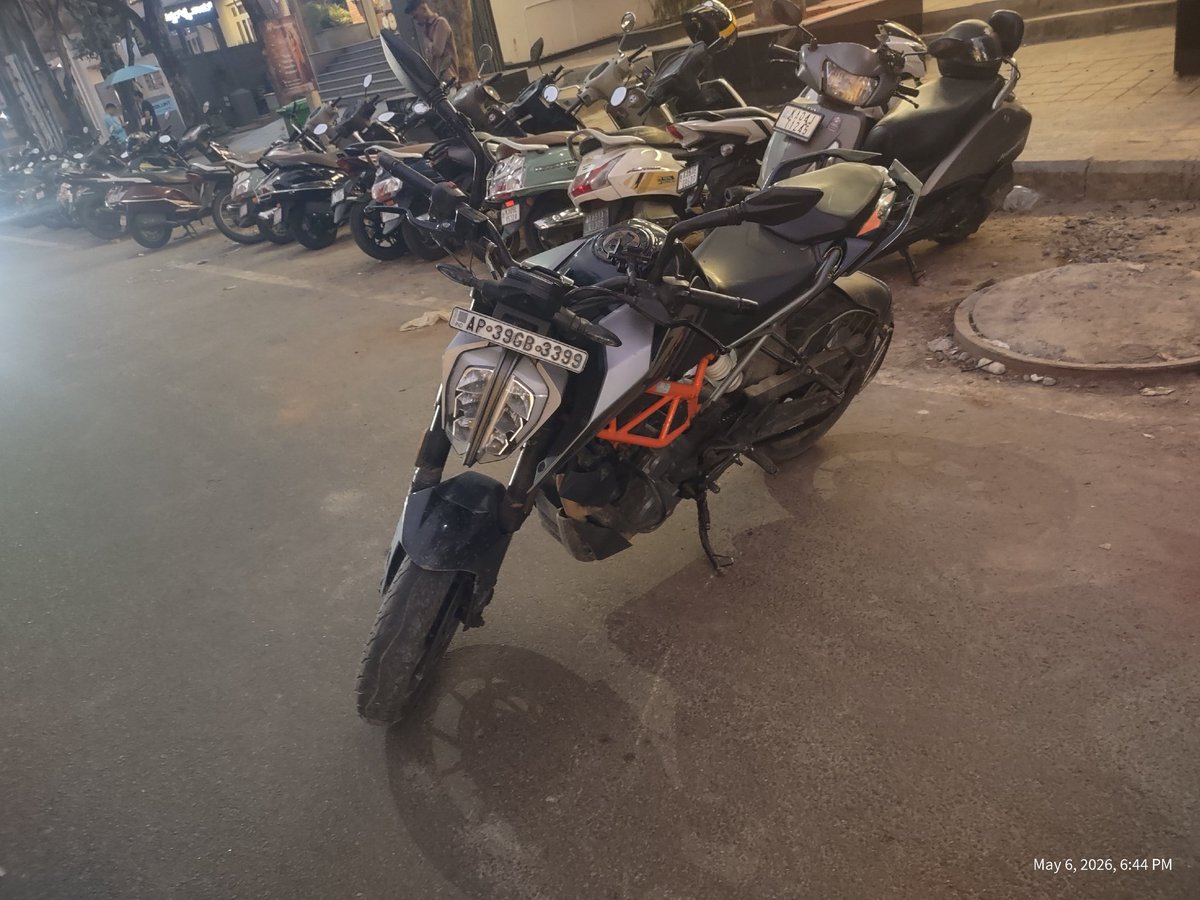 sbr1304's tweet photo. @hsrltrafficps parking in centre of road on 17th cross infront of Third wave coffee https://t.co/Ux2moirgjl