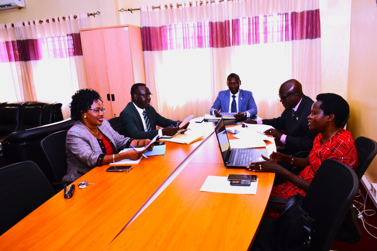 Posteburundi's tweet photo. Le Comité de Direction de l'@Posteburundi dirigé par son Directeur Général s'est réuni ce mercredi 6 mai  2026. A l'ordre du jours figuraient l'adoption du PV de la précédente réunion, les questions administratives ainsi que les divers. https://t.co/bbK7acs77x