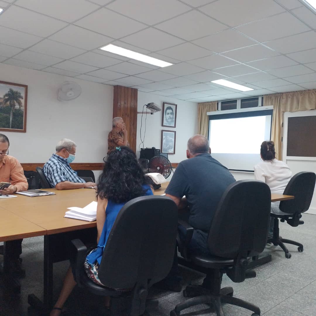 Se realiza en la #UCMPinar la Reunión de Calidad con la presentación del informe de la especialidad Medicina Intensiva y Emergencias pediátricas por el Dr. Eddy LLobany Ungo, coordinador docente de la especialidad. 
#UCMPinarXLaExcelencia 
#PinarXNuevasVictorias
