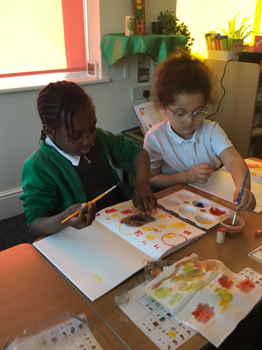 AlphonsusSt's tweet photo. Last week, Y1 children tried their hand at ‘overprinting’. We used everyday objects to print with using only the primary colours. 🎨🖌️ We really enjoyed it! 💚 https://t.co/BfaA4kUr7P