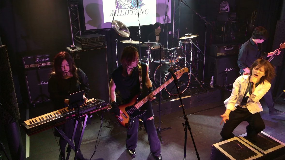 kumaa_zzZ's tweet photo. VANITY or ALIVE 札幌Solid
改めて、来場いただいた皆さん
ありがとうございました。

そしてVaNityさん、
10年間の活動お疲れ様でした💪🏻

ラストの場面に立ち会えて最高でした。
飛行機に乗って旅した意味のある、
感動的なライブでした。
唯一無二、確実に奇跡のバンドでした。

対バンさんとも、勉強になる話が聞けたし、貴重な機会でした。

今回、札幌にも関わらず東京と同程度の方に来ていただき、更に遠征の方々も居て、普段と違う事も出来たりして、行った甲斐があったと感じています🫡

年内のライブは無いですが、
またやります。

ps.
カッチさんがライブ当日の早朝に
買ってきてくれたナカヤのアップルパイ
恐らく世界一美味かったっす😭