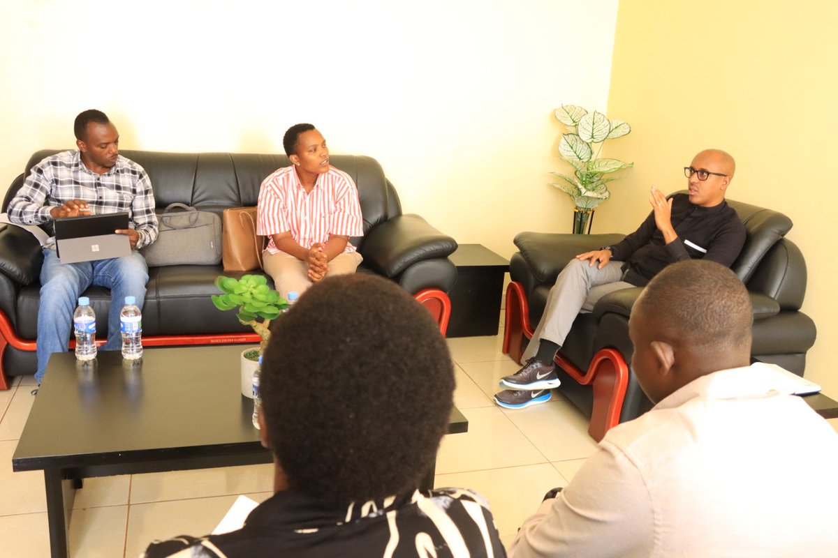 BugeseraDistr's tweet photo. Kuri uyu wa Gatatu, Umunyamabanga Nshingwabikorwa w’Akarere @JosephKNkuranga,yakiriye itsinda ry’abakozi ba @RBCRwanda baje muri gahunda yo gukurikirana ibikorwa bigamije guteza imbere imibereho myiza no kurwanya igwingira mu bana baro, byatewe inkunga n'Umushinga #SPRP na #JSDF. https://t.co/gphutVCbJr