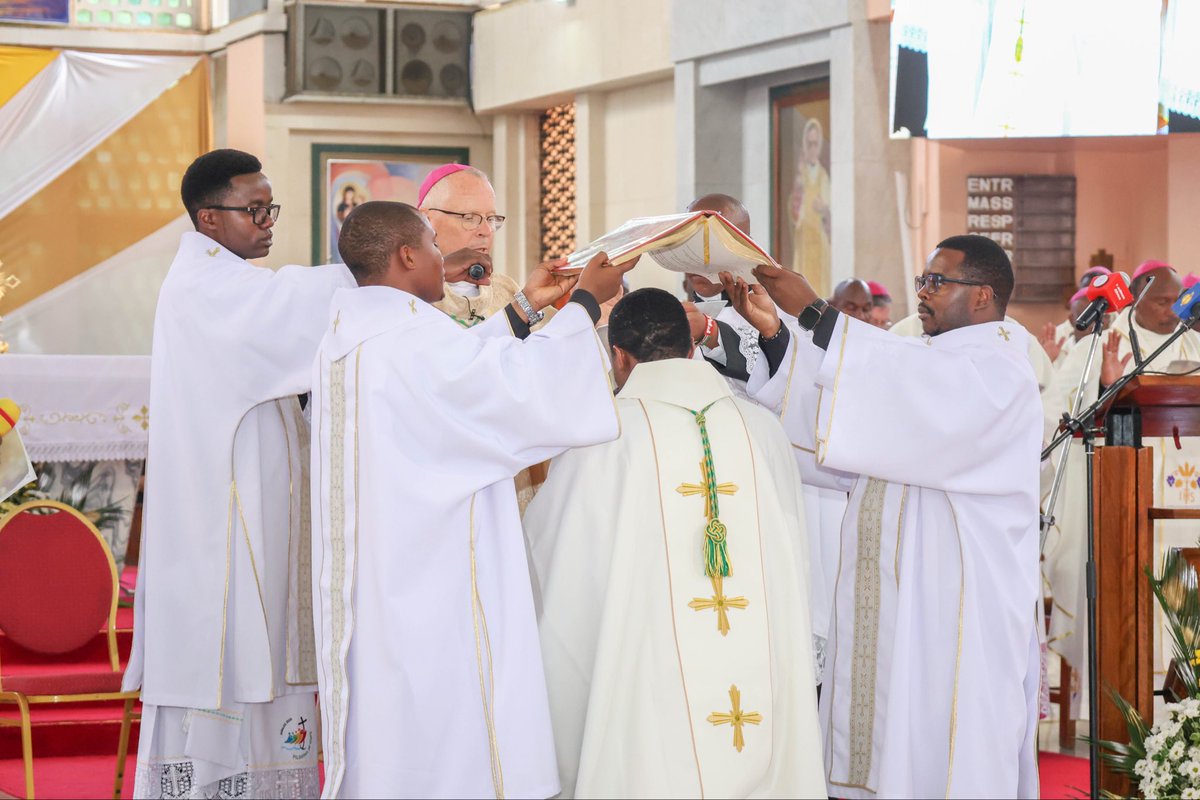 DaystarUni's tweet photo. Monsignor Obed Muriungi Karobia, a PhD Psychology candidate at @DaystarUni, this morning marked a significant milestone with his installation as Auxiliary Bishop of the Archdiocese of Nairobi. The ceremony was attended by the VC ,DVC ARSA, and fellow PhD students.

#FormNiDaystar https://t.co/7Vz35RnTy1