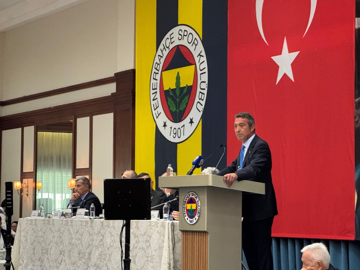 SportsDigitale's tweet photo. Ali Koç, Fenerbahçe başkanlığına aday olmayı düşünmüyor.

📰 AA https://t.co/vyuwS6wDwb