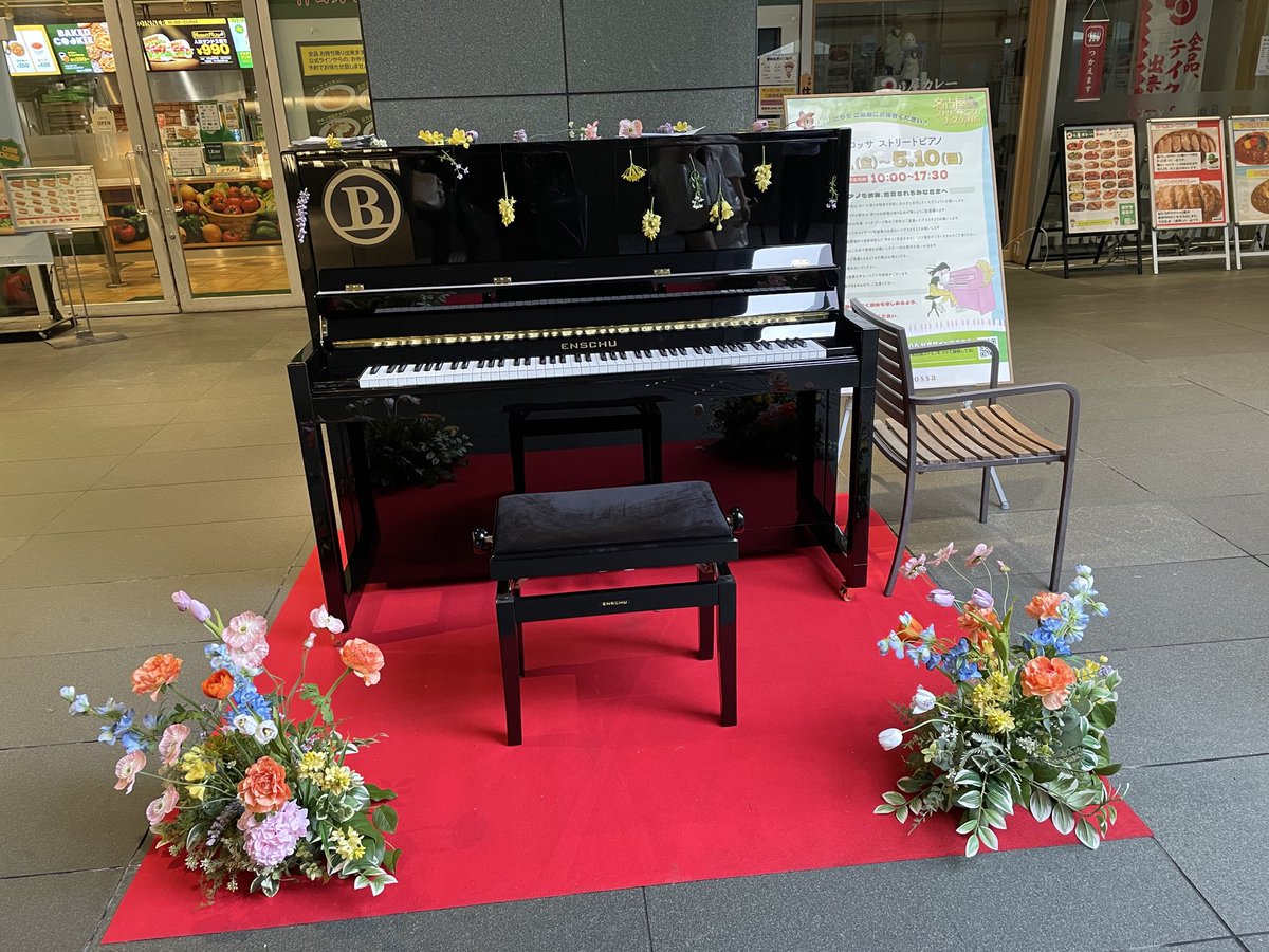 KUROWAN's tweet photo. GWはストピ巡りに行きました。
1日目はブロッサ
昨日は、インターシティ、栄周辺、ユニモールを廻ってきました
オアシス21は白いグランドピアノで良かったです💓
自分の演奏はさておいて、昨日は天気が良くて屋外が気持ち良かったです
#名古屋ストピ
#名古屋ストリートピアノフェスティバル https://t.co/4UGgLeUrFp