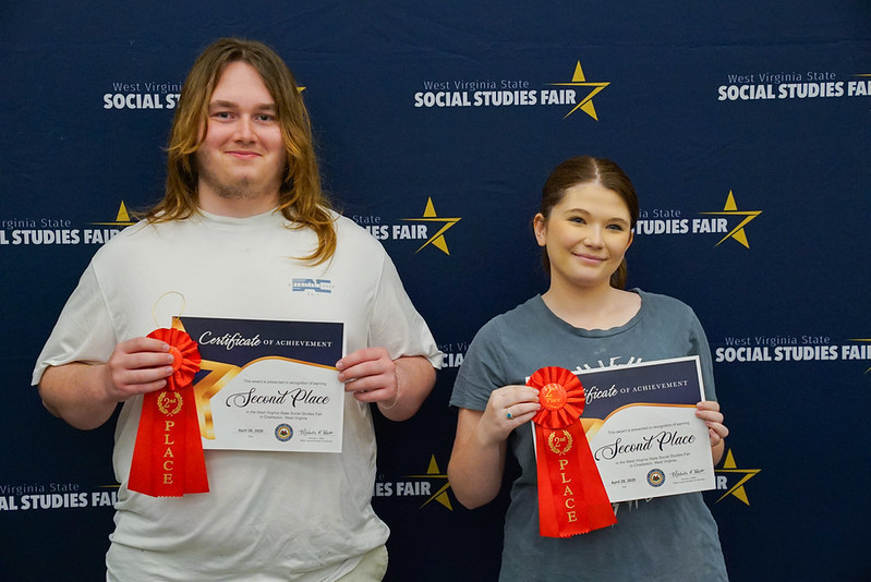 BSHS_TRIBEPRIDE's tweet photo. Berkeley Springs High School was well represented recently at the West Virginia State Social Studies fair. Congratulations to Rhainna Botticher and Alex Sage, Corali Johnson and Kendall Risinger, and Josh Lucas on placing at the State Level. https://t.co/zleUg5tpNy