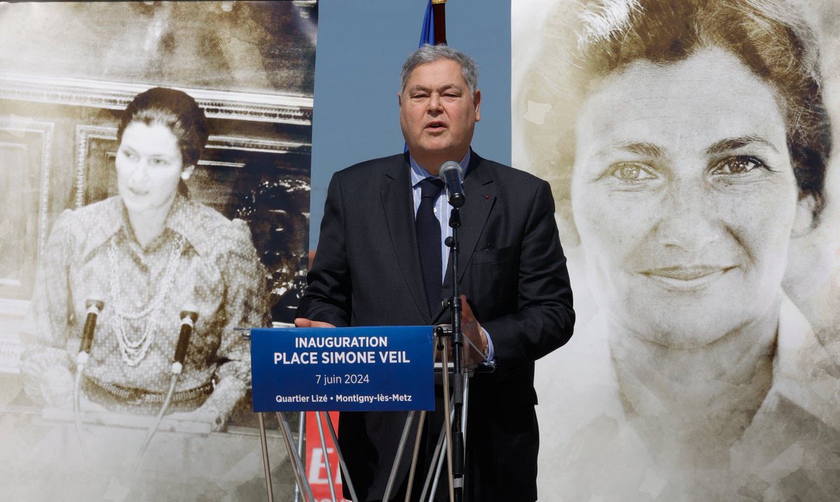 MichelBarnier's tweet photo. Pierre-François Veil était l’avocat infatigable et rigoureux de nombreuses causes. 

La Fondation pour la Mémoire de la Shoah, qu’il présidait, est l’une des plus importantes et des plus nécessaires. 

Il était courageux, engagé et d’une grande humanité, à l’image de Simone Veil. 

C’est une chance de l’avoir connu. 

Aujourd’hui, je partage de tout cœur la peine de sa famille et de ses amis.