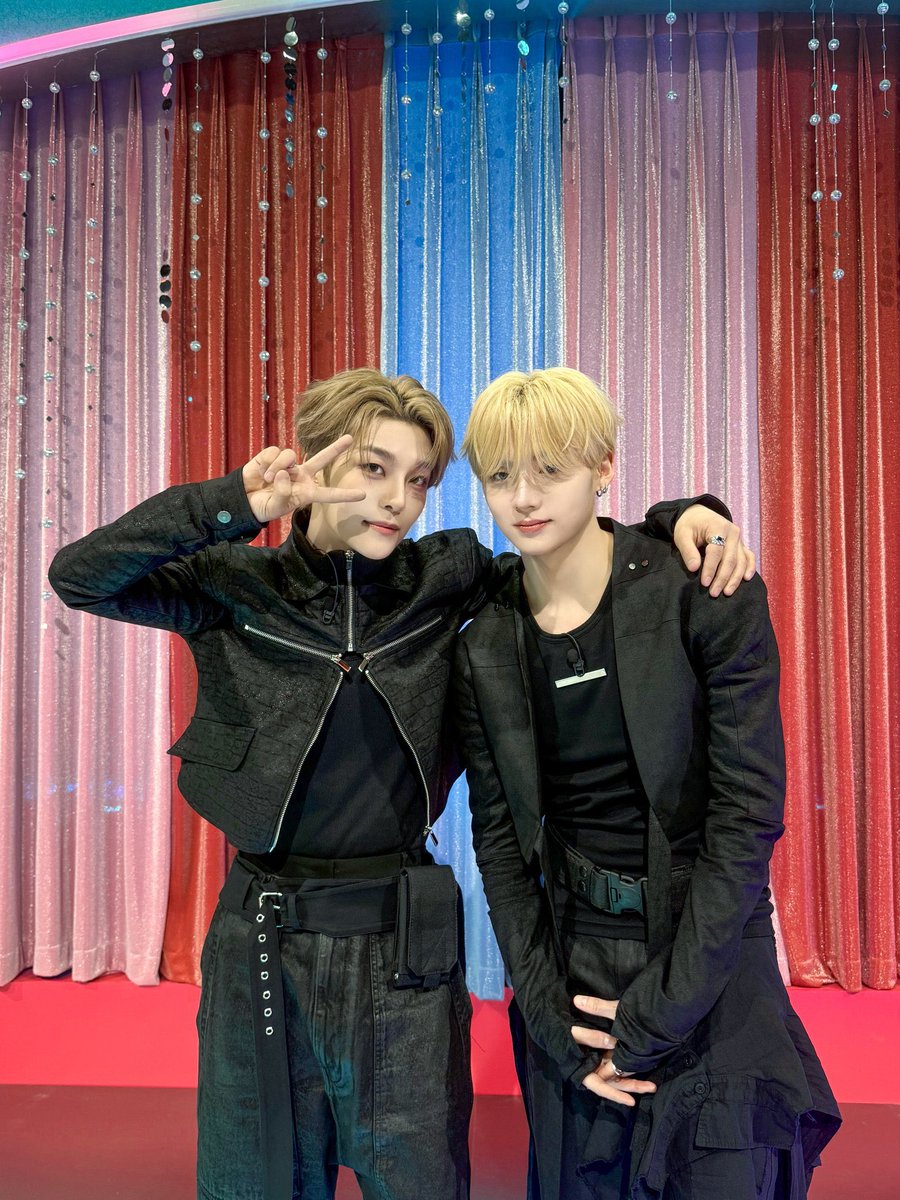 sannggwon's tweet photo. I felt like such a total main character taking this pic with Xinlong in our matching all black fits. Honestly, that red and blue glittery curtain backdrop is doing the absolute most and makes the whole thing look so much more alive. https://t.co/0FnqdQTqsQ