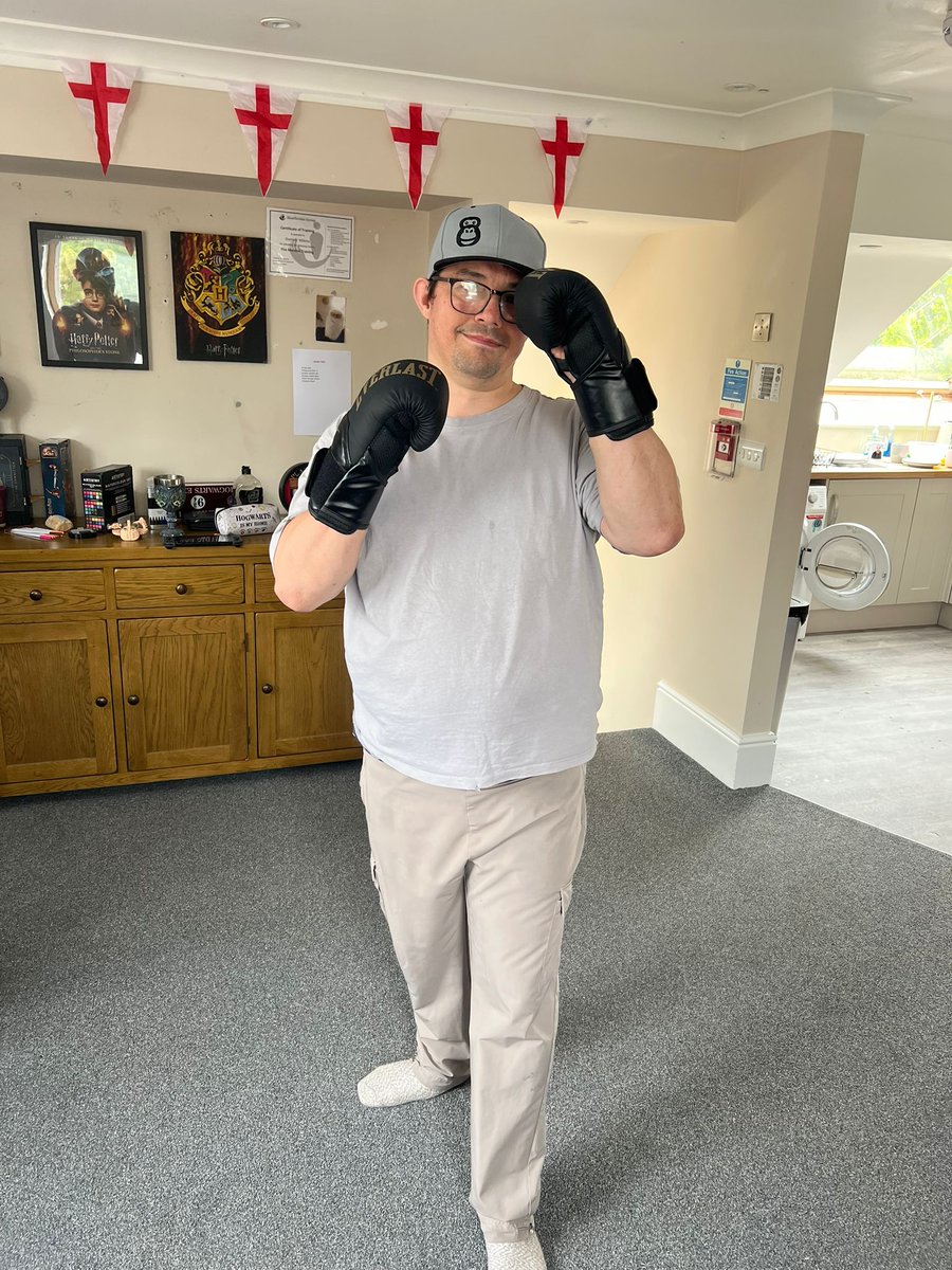 GorillaManFitn1's tweet photo. One to one training with Dom this afternoon 💪🏋‍♂️ #communityfitness #boxingsession #onetoonetraining #adaptivefitness #homeworkout https://t.co/PCEz6BEuXo