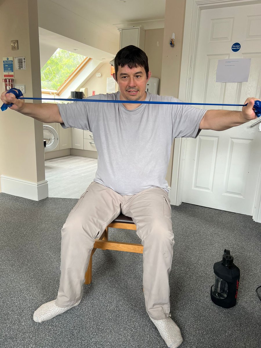 GorillaManFitn1's tweet photo. One to one training with Dom this afternoon 💪🏋‍♂️ #communityfitness #boxingsession #onetoonetraining #adaptivefitness #homeworkout https://t.co/PCEz6BEuXo