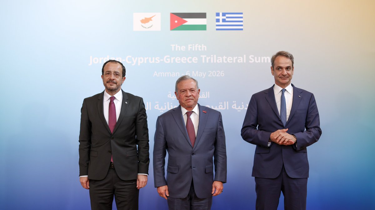 يستمر التعاون الثلاثي بين الأردن وقبرص واليونان بالتوسع لخدمة مصالح شعوبنا وإقليمنا. سعدت باستضافة رئيس قبرص نيكوس خريستودوليدس ورئيس الوزراء اليوناني كيرياكوس ميتسوتاكيس في عمان اليوم للمشاركة في القمة الثلاثية الخامسة بين بلداننا.