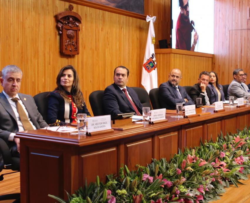 LetrasCUCSH's tweet photo. Karla Planter impulsa UdeG que cuida: lanza política de bienestar y nueva red de hospitales civiles

En primer Informe, destaca puente de maternidad y paternidad, certeza laboral y lanzamiento de Red de Hospitales Civiles como eje de bienestar social

https://t.co/qvA9pEwZnI https://t.co/oV0VO3Ku9E