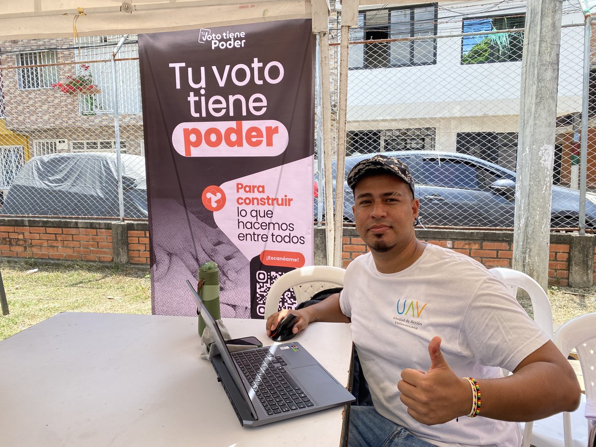 ValleCompromiso's tweet photo. Con el apoyo de la Casa Naranja Teatro y organizaciones aliadas como @grupoaval, Bivien, @EficaciaCol,@Veolia_AseoCali, @FVLCali, @sidocfundacion, @falvaralice, @FunFanalca, @FunCarvajal, @FunAlianzaS, Fundación Hilando Sueños, Hospital Universitario Del Valle Evaristo Garcia, Clínica de Oftalmología de Cali, @BancoWOficial y la @UAV_Valle, llevamos a la comunidad una amplia oferta de servicios:
