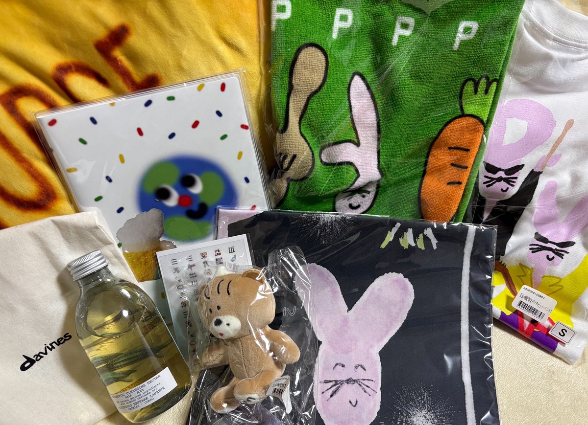 届いてから時間経っちゃったけど🤏🏻
プレゼントと一緒にPPYのグッズ届いたの幸せ〜🌼
ちぃちゃんありがと∩^ω^∩🤍
甲子園楽しみ❕