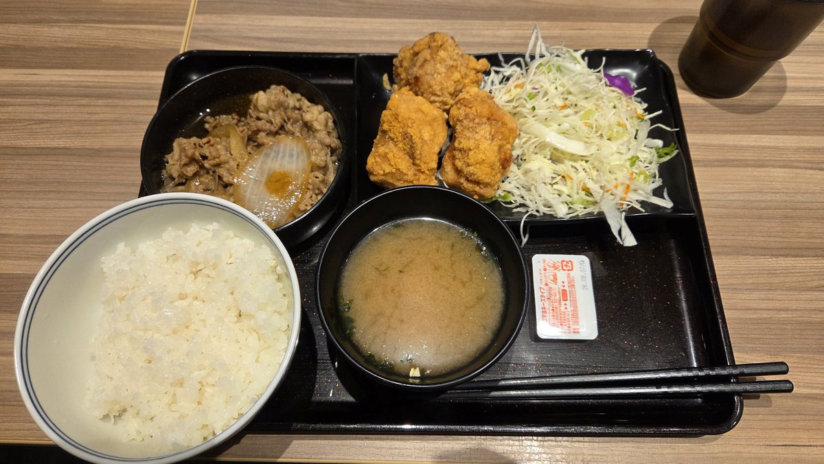 V_ST_hide's tweet photo. 先程無事に富山ツーリングから帰還しました
〆の夜ご飯は吉野家で牛皿唐揚げ定食
今回のツーリングは860kmでした https://t.co/BresDwiqhb