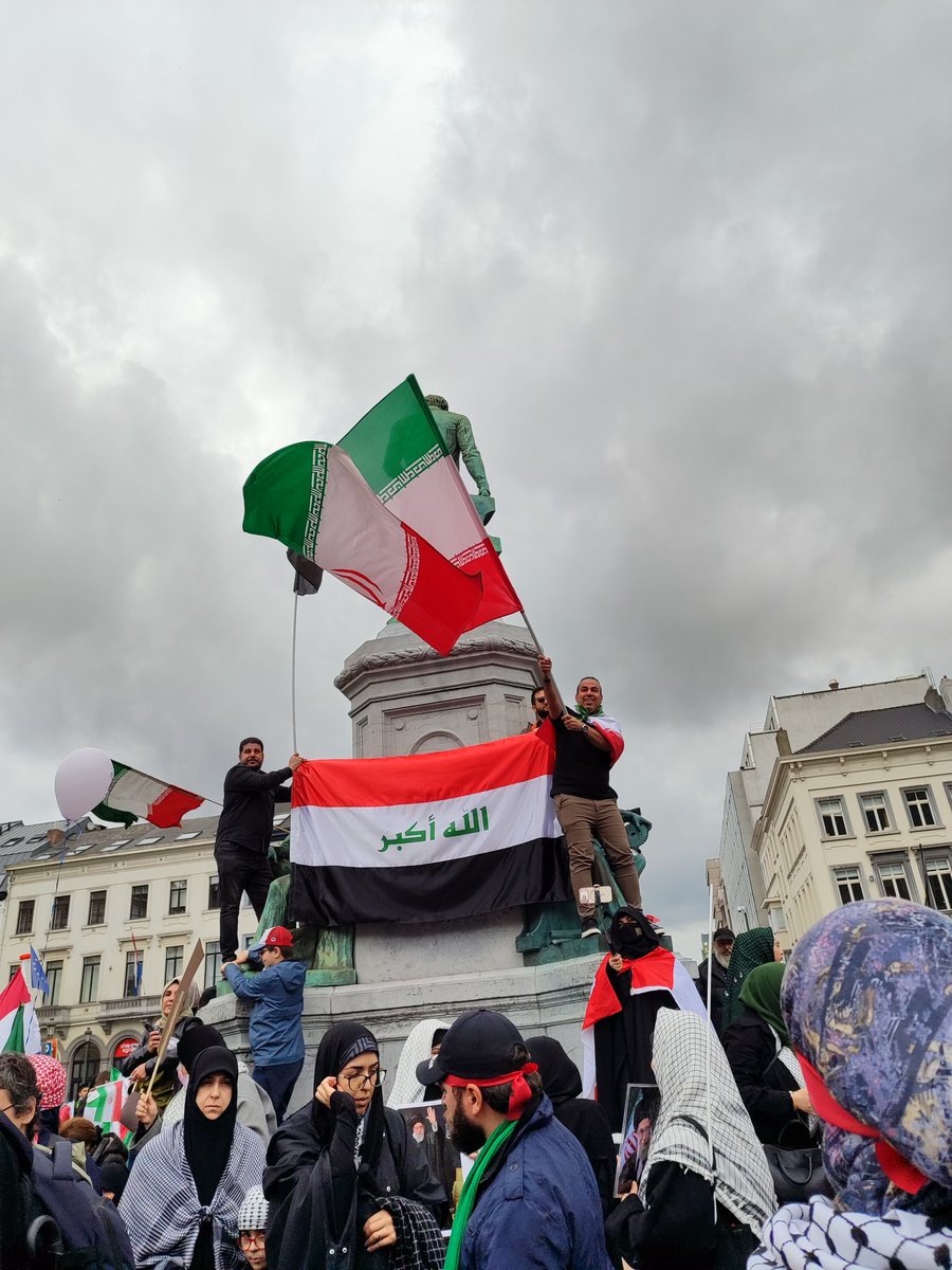 ریشه که در خاک باشه،
هیچ طوفانی حریف اهتزاز این پرچم نمیشه.

_کف لندن